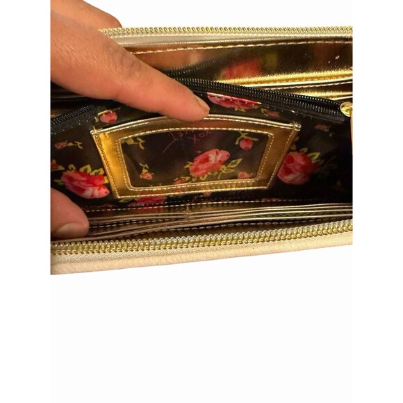 Betsey Johnson Oh Frills Wristlet Wallet Travel Pink White Leather Quilted - Picture 9 of 10